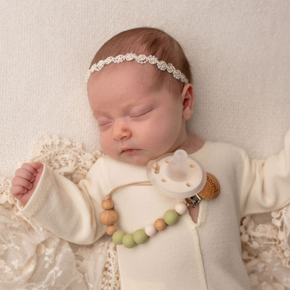 mōmi babypace pacifier gift set - mistletoe