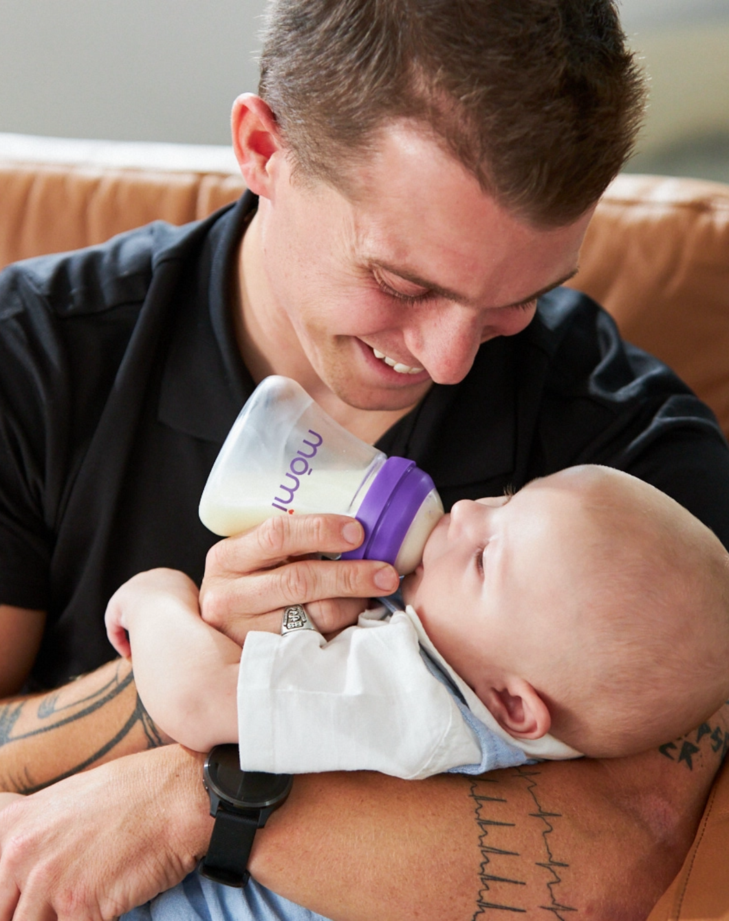 Dad bottle-feeding his baby using the Momi bottle