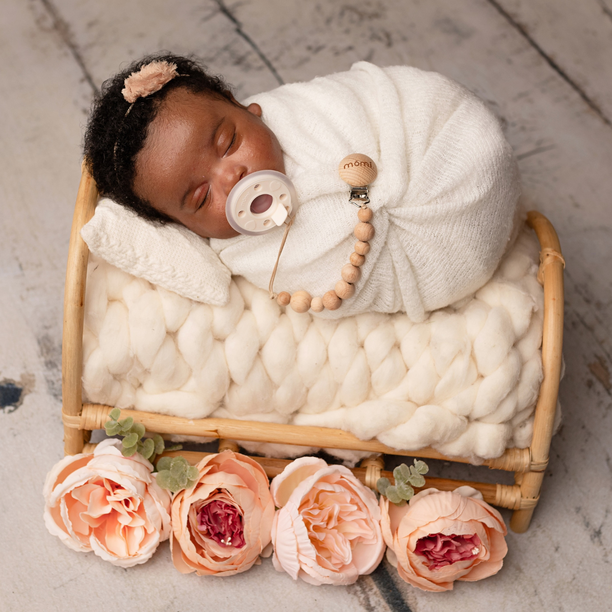 mōmi babypace® pacifier clip in multiple vibes™ colors